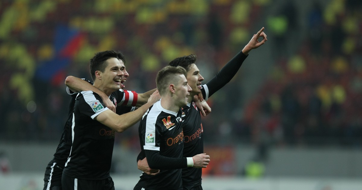 Dorin Rotariu (primul din dreapta) a marcat ultimul gol FOTO: Vlad Chirea