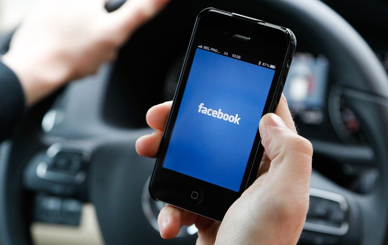 Zi de coşmar pentru INTERNAUŢI. Facebook, blocat în toată LUMEA