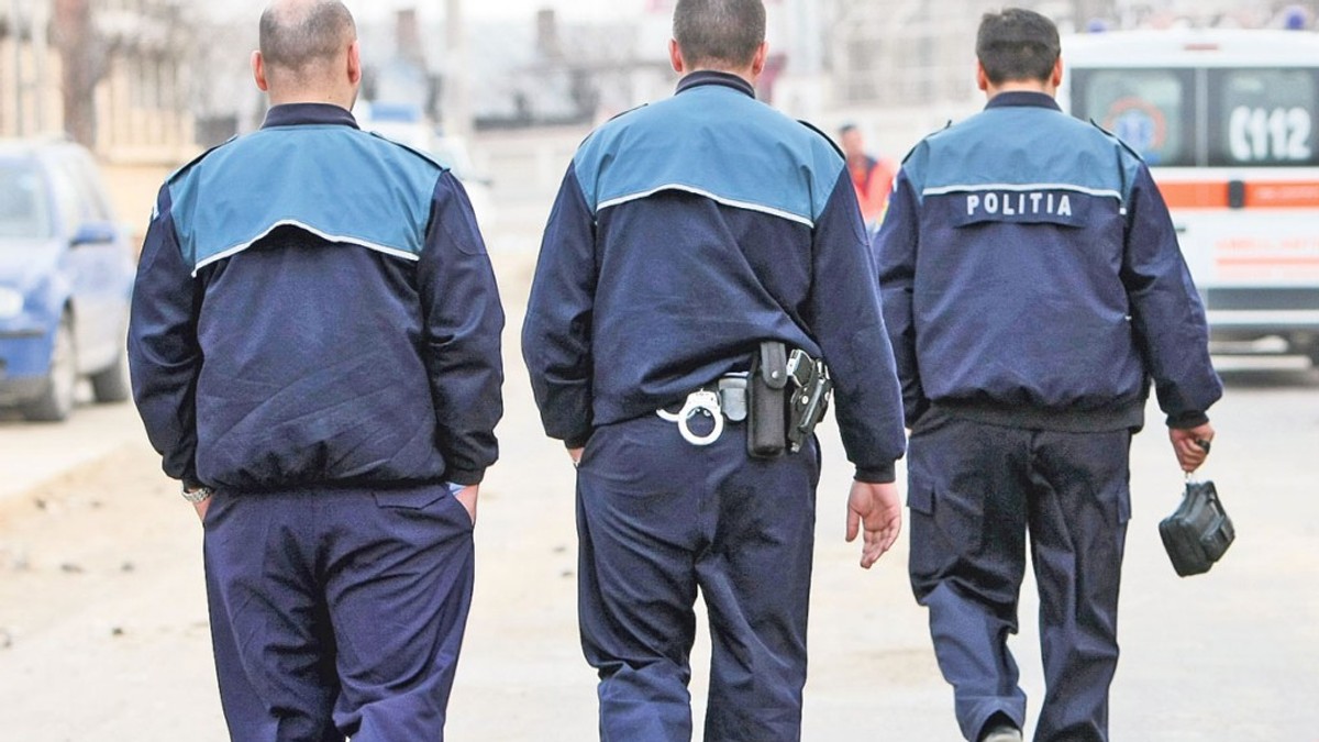 Polițiștii Au depus jurământul și au făcut turul secțiilor de poliție.