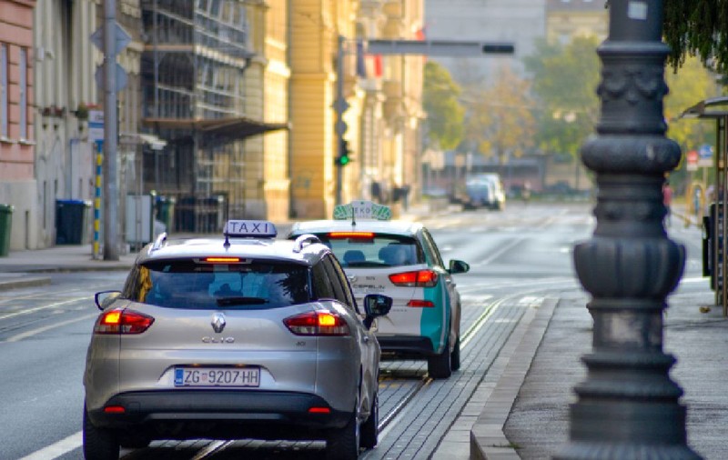 O turistă a plătit 1.500 de euro pentru o cursă cu taxiul de 1,5 km și a rămas fără bani pentru restul călătoriei prin sudul Europei