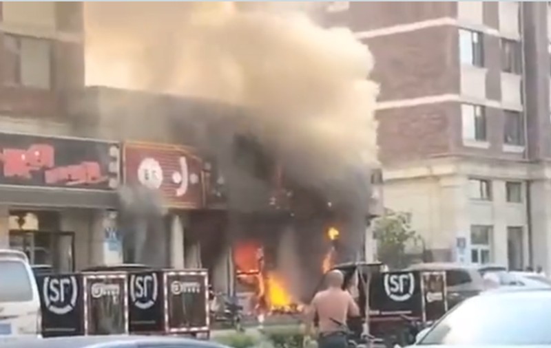 Cel puțin 17 oameni au murit arși într-un incendiu izbucnit la un restaurant din China