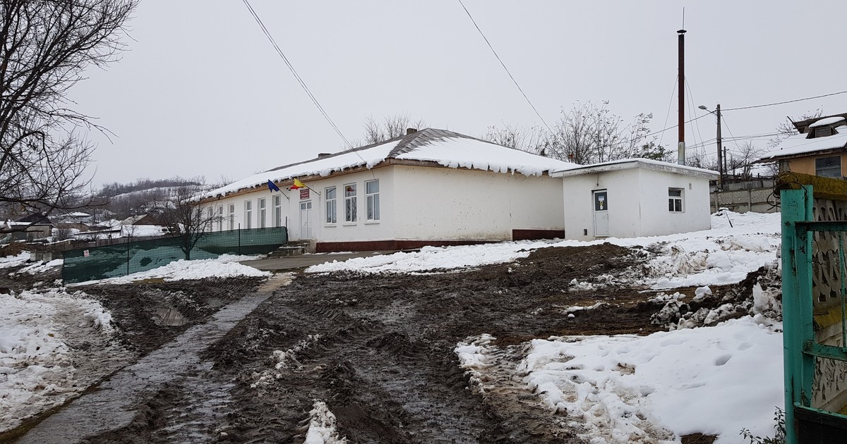 Cum explică primarul din Ion Neculce mocirla din șantierul pentru construirea școlii noi