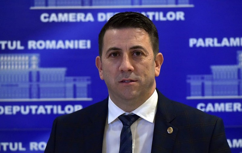 Descurcărețul domn Georgescu. Deputatul PSD care ține cu dinții de leafa de profesor la o școală gimnazială din Pitești
