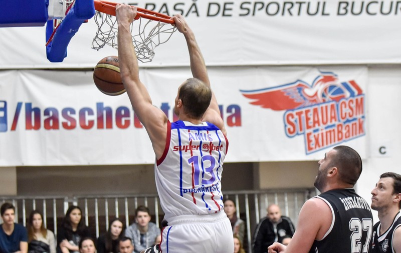 Victorie și 100 de puncte pentru Steaua. Craiova a bătut Oradea