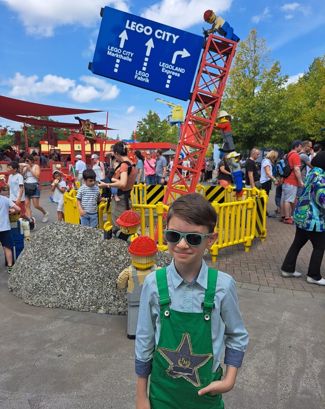 Ce face în vacanță Rareș Prisacariu, câștigătorul „Românii au talent” 2023. Băiețelul a urcat pe scenă alături de Dan Negru