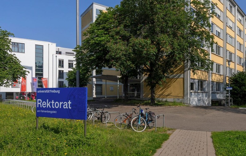 Un cadru universitar a filmat studentele în baie, cu camera ascunsă, timp de un deceniu, în Germania: „Cel puțin 70 de victime”
