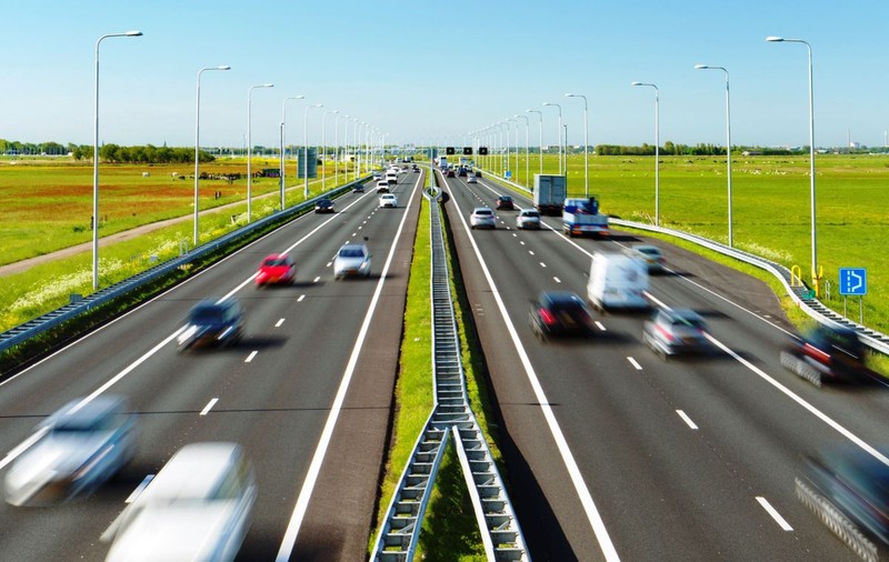 Cum conduci în siguranță pe autostradă. Cele mai importante reguli de care să țină cont șoferii