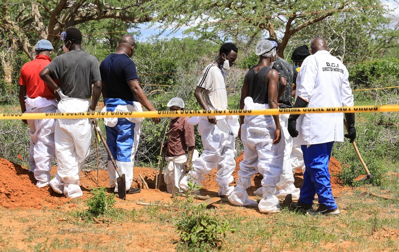 Un alt lider religios din Kenya a fost arestat pentru „ucidere în masă a adepților”, în ancheta privind cultul care îndeamnă la moarte