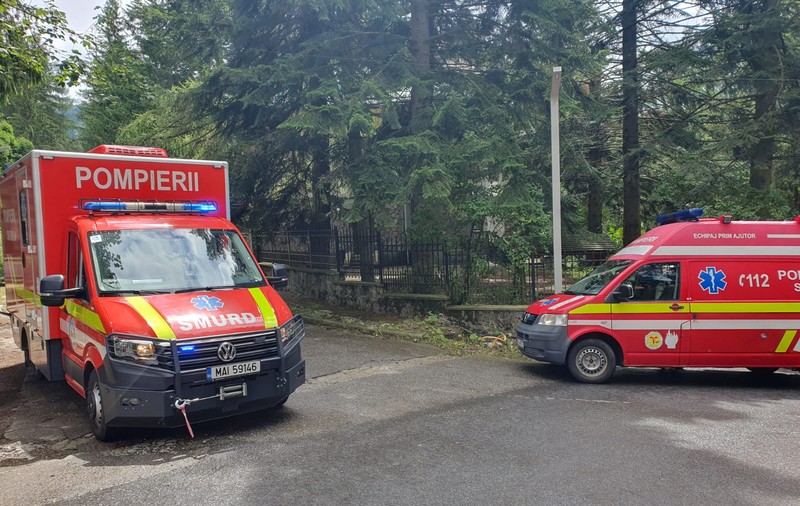 Fast food-ul din Sinaia unde 9 elevi au suferit toxiinfecţie alimentară, închis și amendat. Trei dintre copii, în continuare în spital