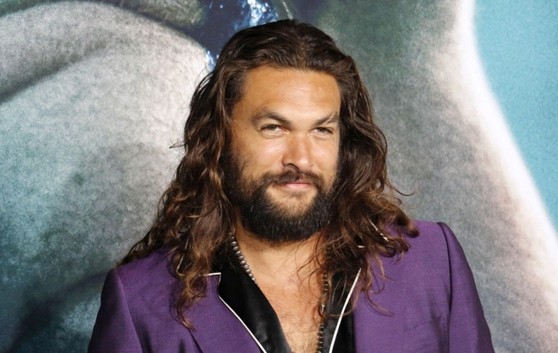 Actorul Jason Momoa a rămas blocat într-o toaletă a unui bar din Zurich: „Prea mică pentru gigantul din Aquaman”