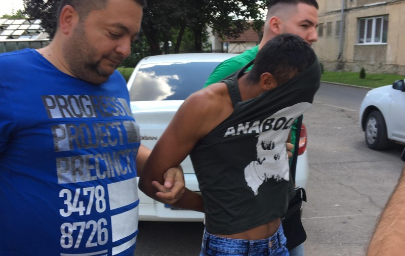 Tânărul din Timișoara care a intrat cu mașina în verișoarele și bunica lui a fost arestat preventiv