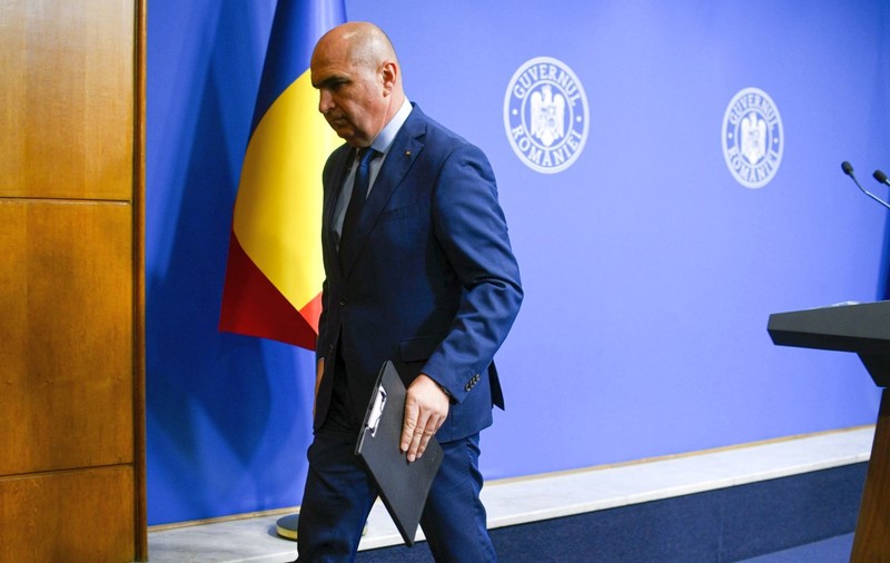 Ilie are un plan: ne dă afară ca să ne facă oameni cinstiți