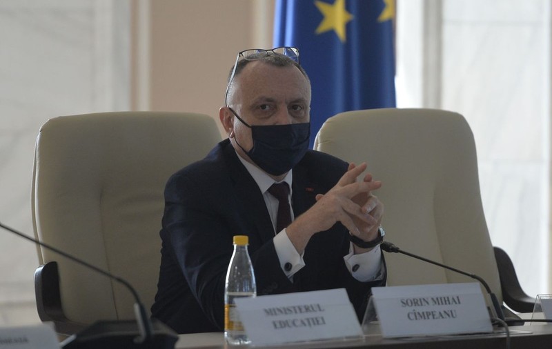 Cîmpeanu s-a răzgândit și vine cu o nouă propunere: anul școlar prelungit doar cu o săptămână, iar Evaluarea Națională rămâne la data inițială