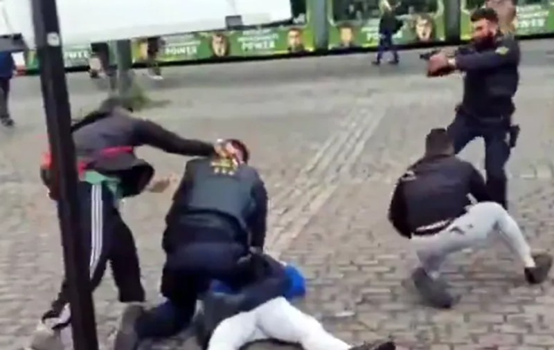 Trei răniți în Germania, într-un atac asupra unui activist antiislamist. Suspectul, împușcat de poliție