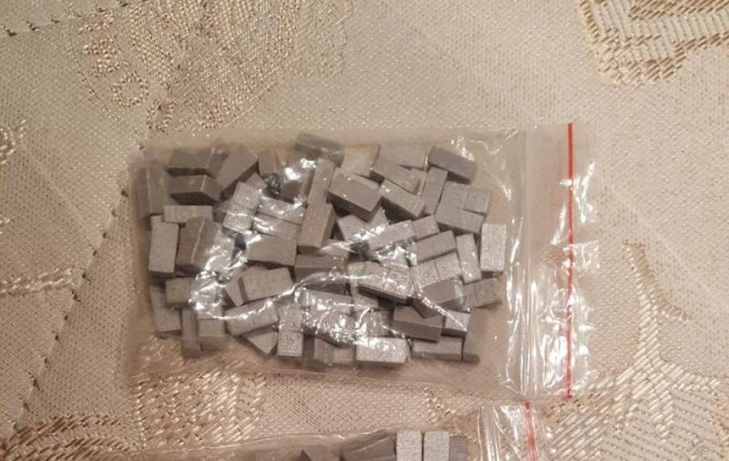 Prinsă când dorea să vândă zeci de pastile de ecstasy