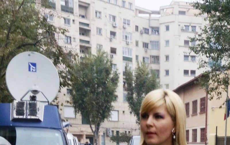 ELENA UDREA, ELEGANTĂ, RAFINATĂ, dar a UITAT un DETALIU STÂNJENITOR! | FOTO | Alegeri prezidentiale 2014