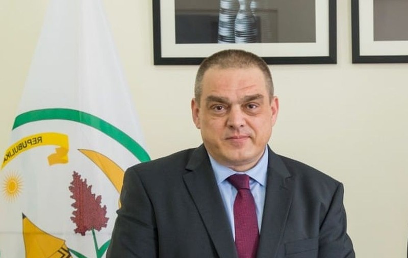 Cum a încercat să se scuze pentru acuzațiile de rasism ambasadorul României în Kenya, în două scrisori obținute de CNN. Dintr-una a șters un paragraf