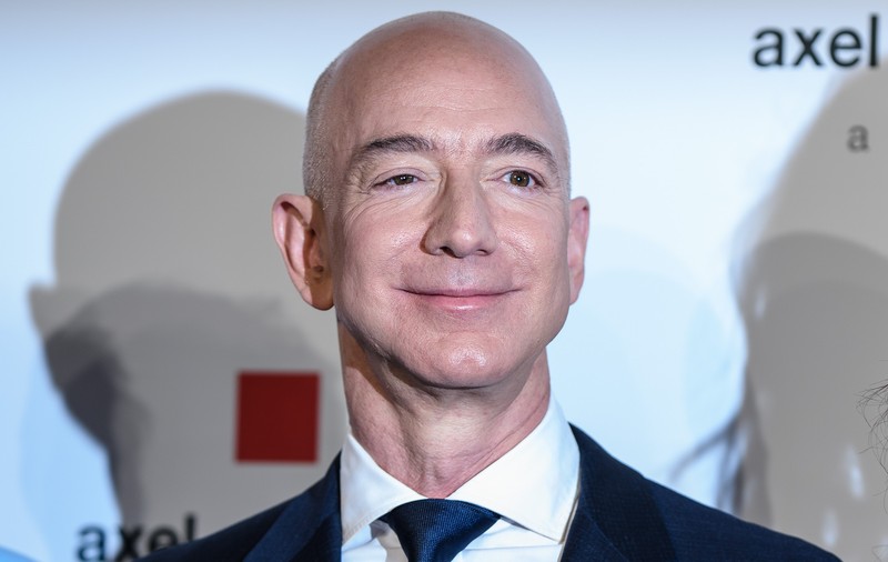 Ce sumă a plătit National Enquirer pentru a intra în posesia unor mesaje și poze intime cu Jeff Bezos
