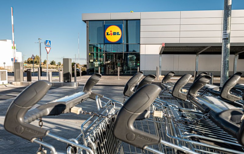Lecție de 360.000 de like-uri în parcarea unui magazin Lidl din București: „Hai să ne civilizăm puțin!"