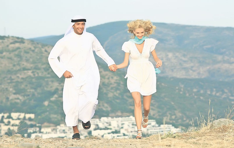 Radu Vâlcan va fi şeic - Proiectul secret de la Acasă TV se va numi «Iubire şi onoare» 