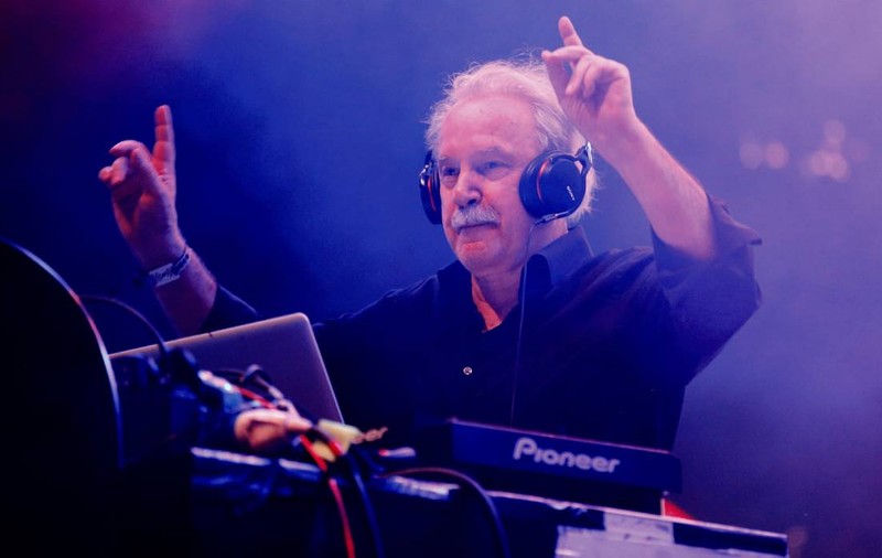 Cine e Giorgio Moroder, compozitorul care a scris cel mai frumos imn al unui Campionat Mondial de fotbal. A compus și muzica pentru Top Gun