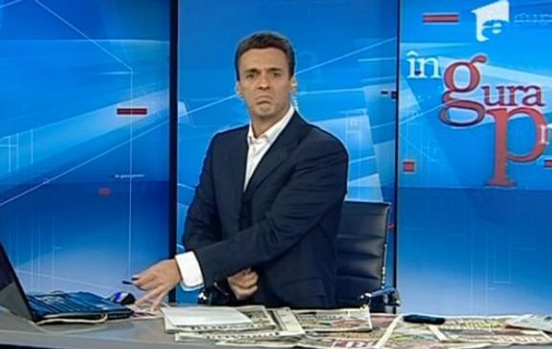 Mircea Badea a cântat la laptop la "În gura presei" | VIDEO