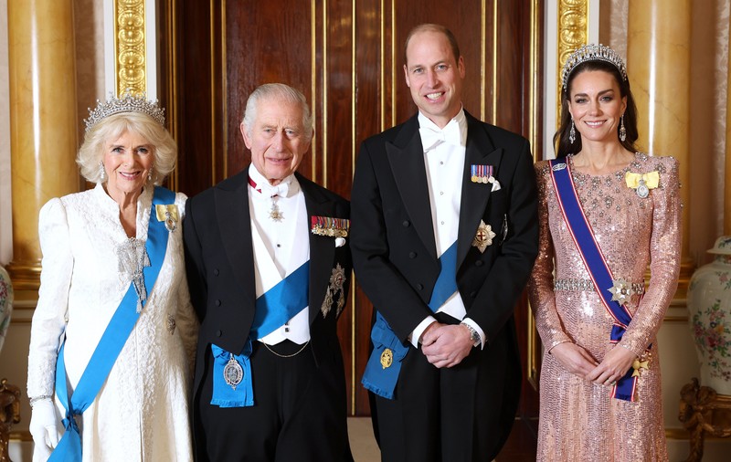 Familia regală britanică a publicat fotografiile pentru felicitările de Crăciun. În ce ipostază au fost surprinși William, Kate și copiii lor. FOTO