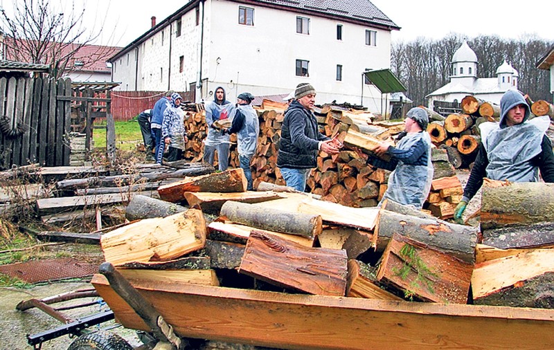 Au dus puşcăriaşii la mănăstire