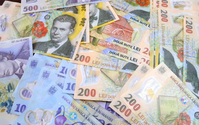 O femeie de 47 de ani a transferat 1,35 milioane de lei din conturile firmei italiene pentru care lucra