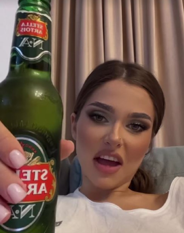 Theo Rose, pe scenă de Revelion. Anunțul făcut de artistă în prima zi din an: „Prima problemă nouă în 2023”