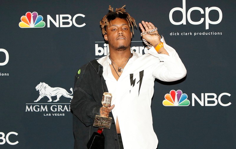 Rapper-ul Juice Wrld ar fi murit din cauza unei supradoze de opioide. Droguri, arme și muniție, găsite la bordul avionului său privat