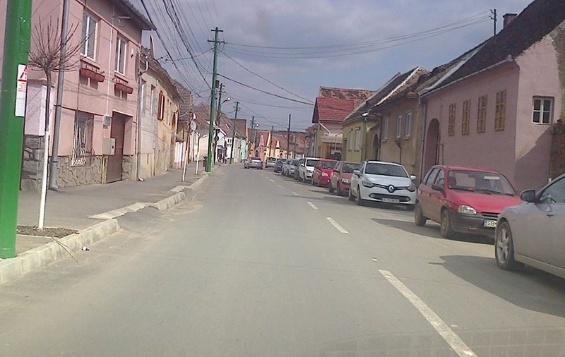 Orașul Cisnădie e obligat să facă treceri de pietoni pe o stradă lungă de doi kilometri, după moartea unei fetițe de 8 ani