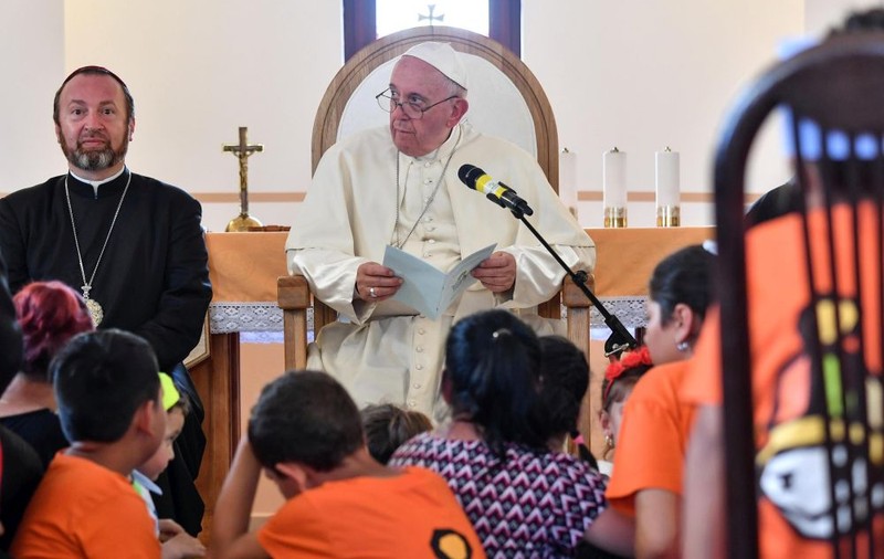 VIDEO | Pilda Papei Francisc din sânul comunității rome: "Când cineva este lăsat în urmă, familia umană nu mai merge înainte"