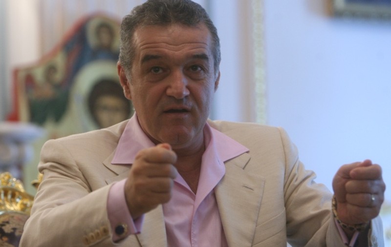 Becali a fost foarte darnic cu colindătorii, de Revelion