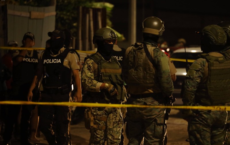 „S-au prezentat ca ofițeri Interpol și au intrat în case”. 4 bărbați au fost executați pe un teren viran, într-o reglare de conturi între traficanți, în Ecuador