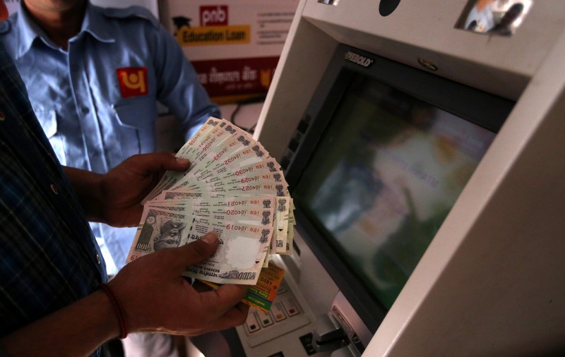 Eliminarea titlului executoriu din contractele de credit nu-i scapă de executare silită pe debitori