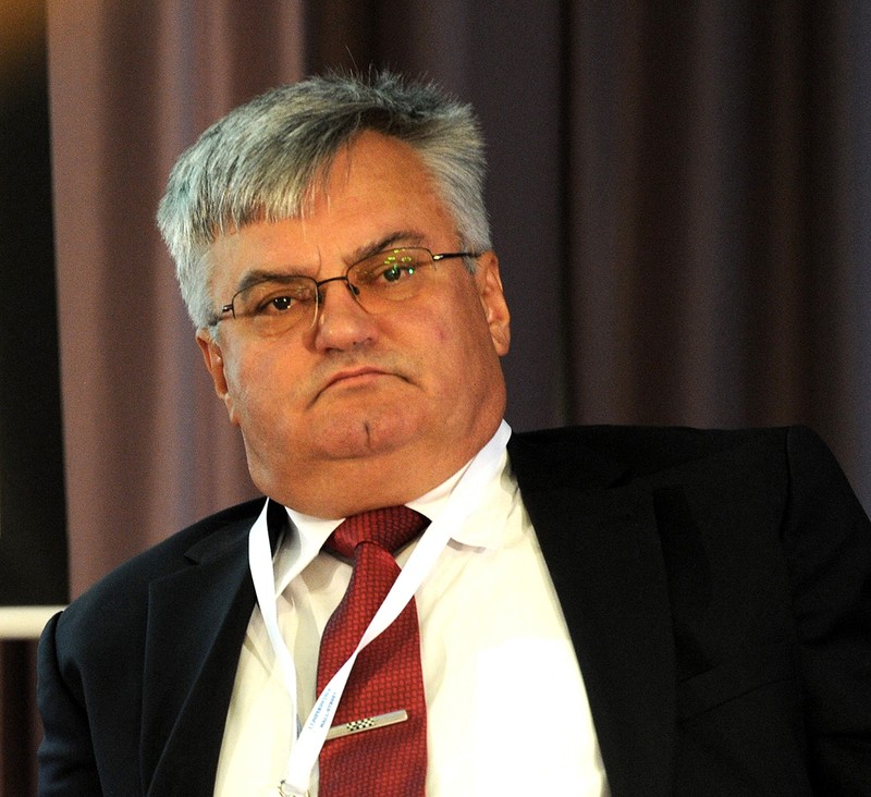 Profesorul Titi Paraschiv, îndrumătorul lucrării ministrului Florin Roman | Foto: Agerpres