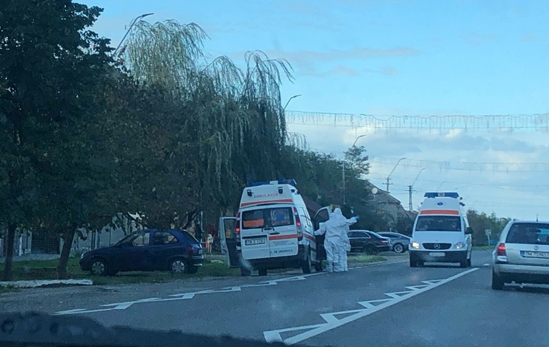 Ambulanța Timiș, depășită de solicitările pentru teste COVID. Serviciul are nevoie de mașini și asistenți, primăria a trimis oameni pentru call-center