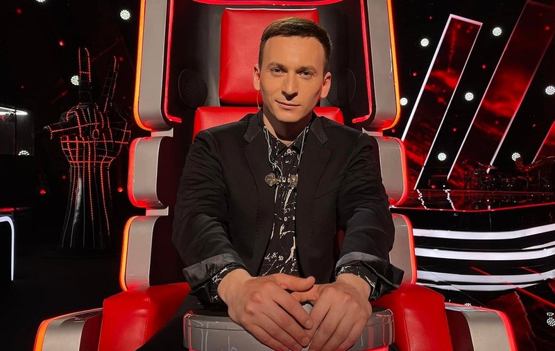 Denis Roabeș de la „Vocea României” a fost chelner în Moscova. Unde a mai lucrat înainte să devină celebru: „Am exersat multe și diverse”