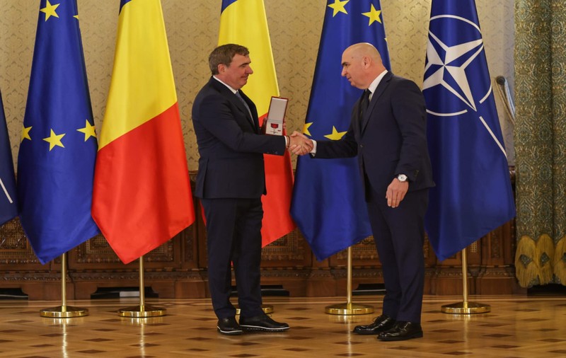 Gheorghe Hagi, decorat la Cotroceni de Ilie Bolojan: „Am muncit 50 de ani pentru acest moment”