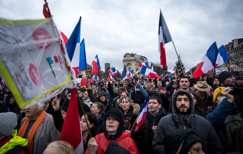 Proteste în Franța față de certificatul verde și strategia președintelui Macron: „Te vom enerva”