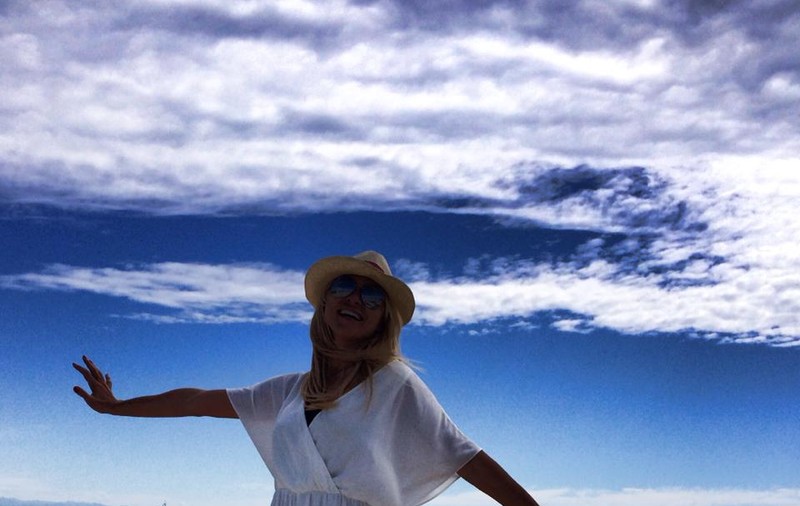 FOTO/ E singura în vacanță, la Saint-Tropez! ^S-a despărțit de iubitul-primar?