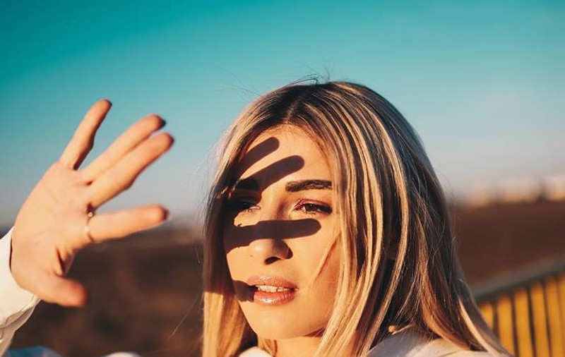 VIDEO/ Alina Eremia, sexy în noul videoclip. Artista lansează piesa „De sticlă”