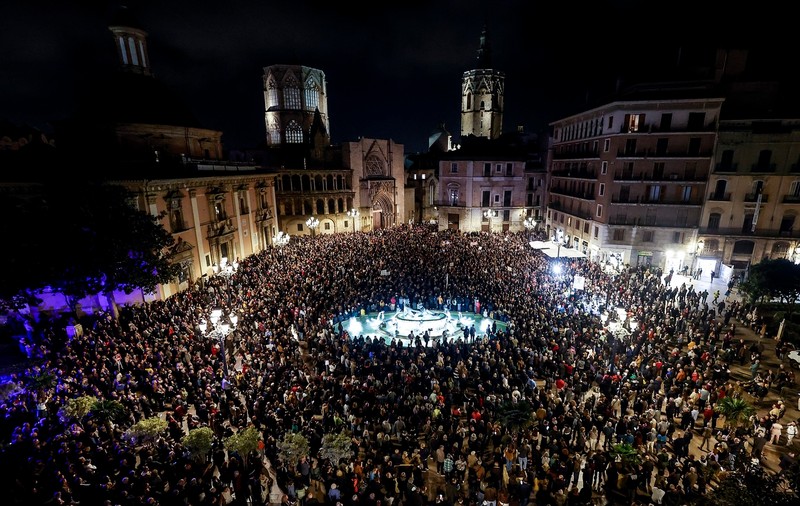 Aproape 100.000 de persoane au manifestat la Valencia, pentru a denunţa gestionarea inundaţiilor: „Nu au murit, au fost uciși!”