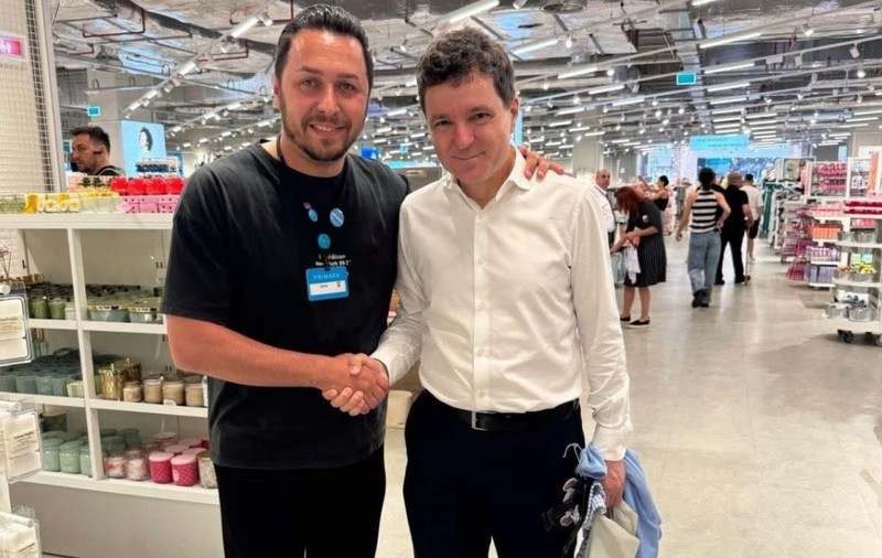 Nicușor Dan și-a dus fiica la cumpărături la Primark, în AFI Cotroceni