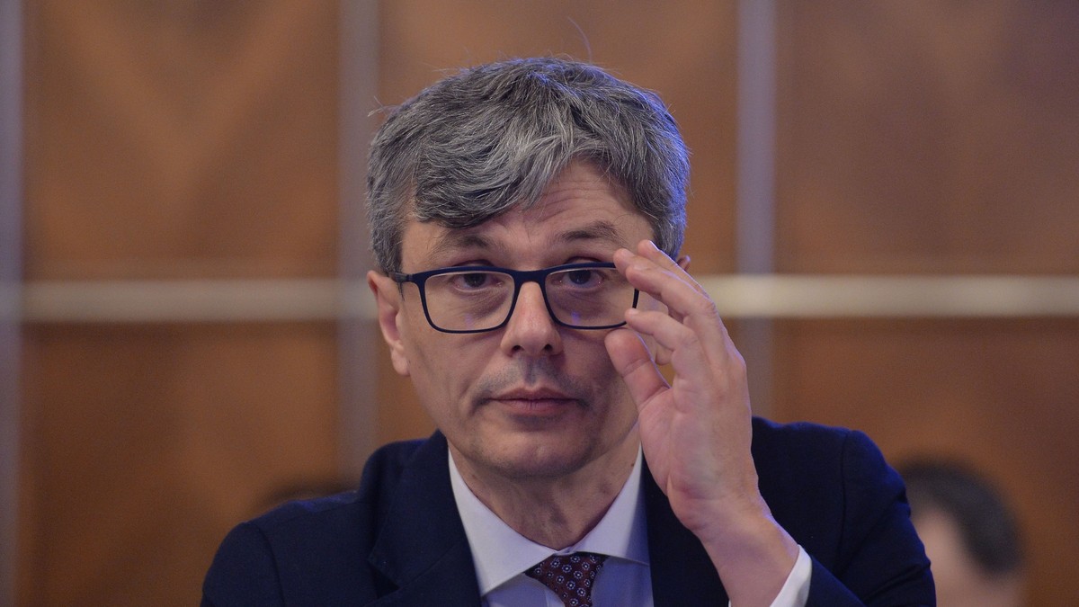 Oamenii de afaceri acuză Ministerul Economiei că a adăugat din pix condiții suplimentare la accesarea de granturi de la UE. Virgil Popescu, ministrul Economiei