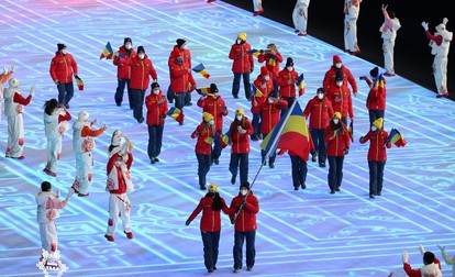 Sportivii români au defilat azi, 4 februarie 2022, pe stadionul „Cuib de pasăre” din Biejing. Foto: Profimedia
