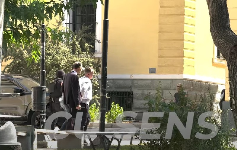 Oligarhul Vladimir Plahotniuc şi asociatul său Constantin Ţuţu, aduși în cătuşe în instanţa din Grecia