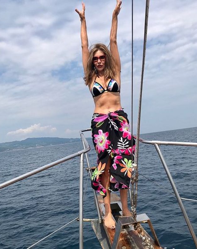 De necrezut cum poate arăta Romanița Iovan în costum de baie la 53 de ani. Ipostaze superbe din vacanța cu iubitul | FOTO