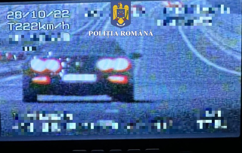 Un şofer ce se deplasa cu viteza de 222 kilometri/oră, oprit de polițiști pe Drumul Expres 12. Bărbatul a rămas pieton